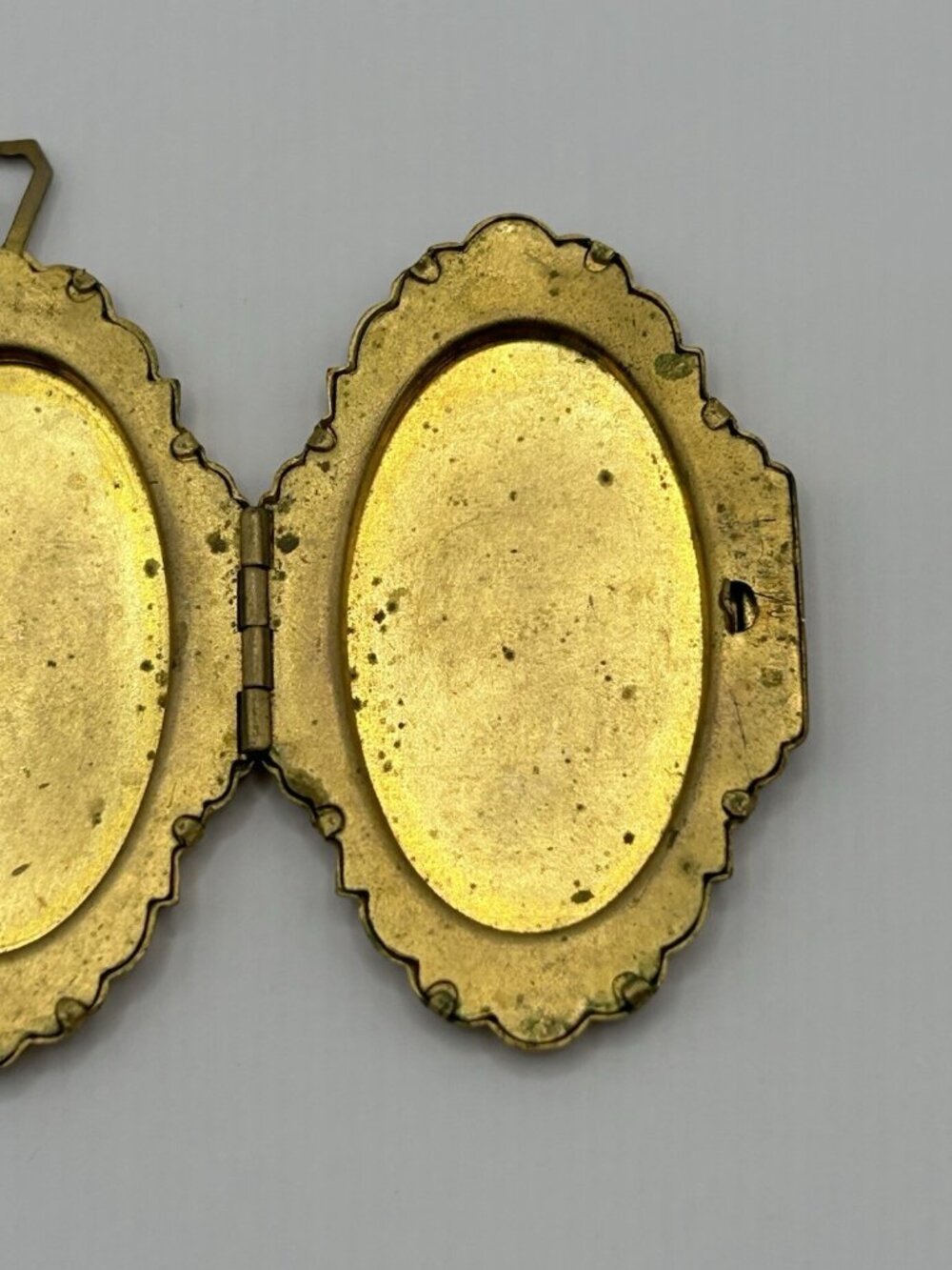 Antique Locket Cottagecore Art Deco Basket Flowers Gold Tone Large Pendant Love - Picture 12 of 12